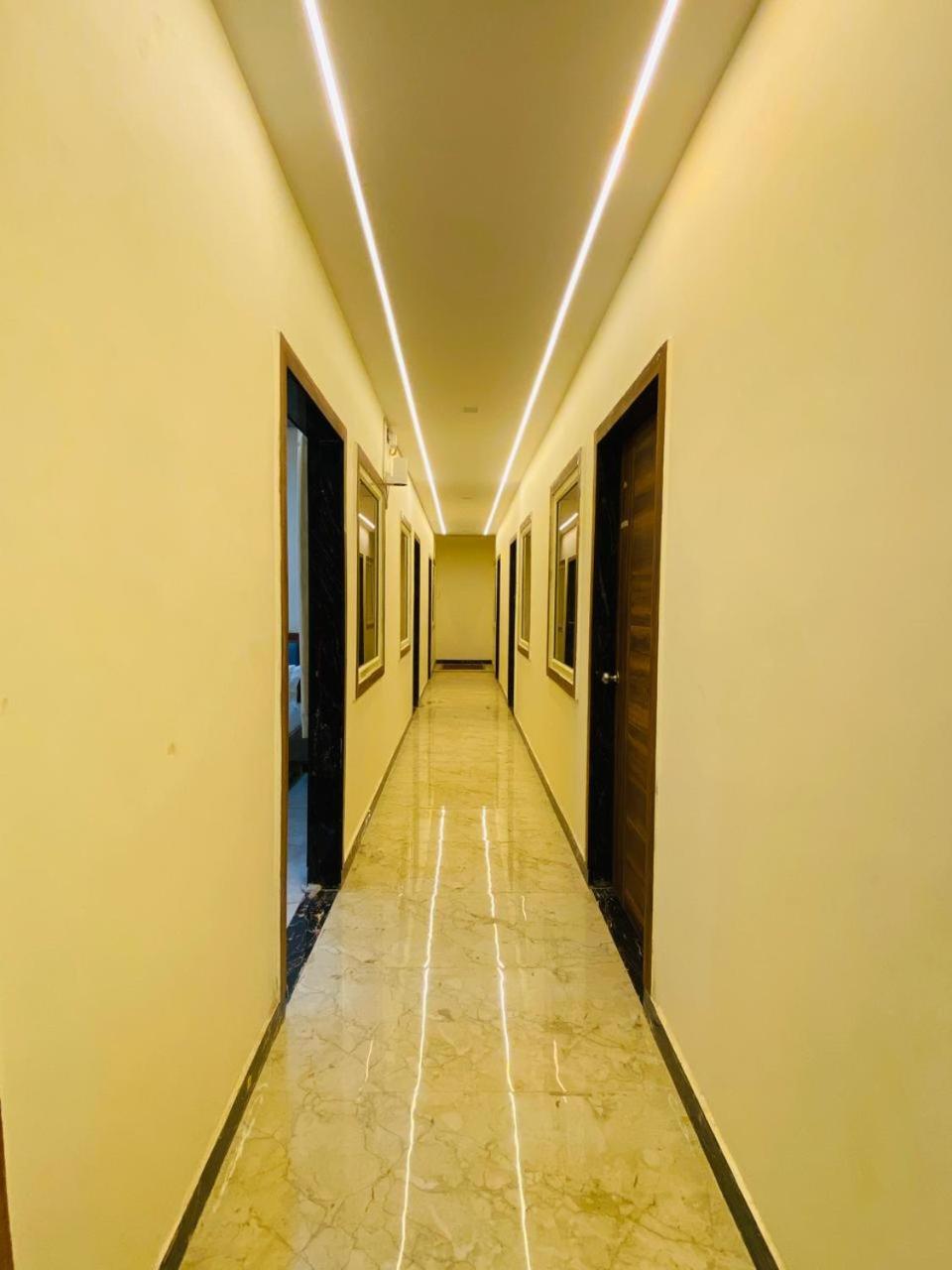Ys Taj Hotel - Agra Exteriör bild